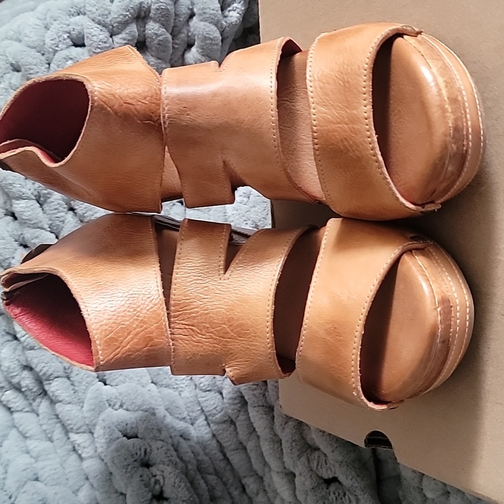BED/STU Tan Made In Mexico Leather Jacey Wedge Sandals